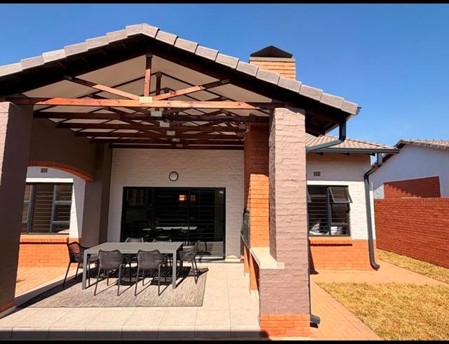 3 BEDROOM TOWNHOUSE FOR SALE IN RIETVALLEIRAND